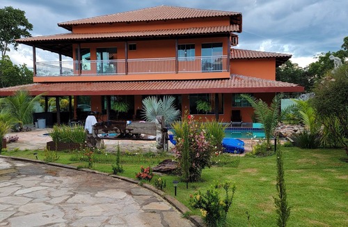 Aruana House | Two-story house with sauna, swimming pool, hot tub, soccer field, barbecue area, etc.