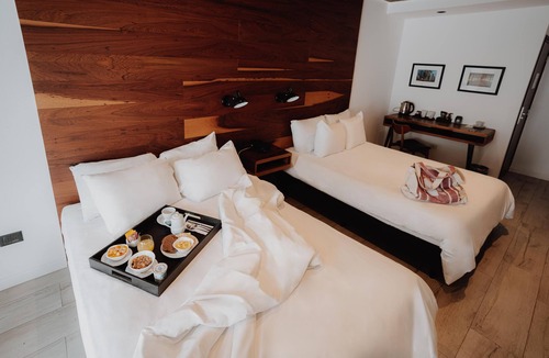 Rio Cuarto Hotel | Upscale Oasis w/Free Breakfast and Parking | 4 Units | 4.8 Mi from Las Higueras