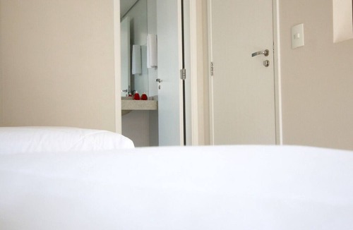 Sao Paulo Hotel | Vibrant São Paulo Escape, Poolside Relaxation | 3.0mi to Aquarium