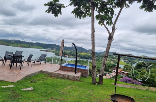 Igarata House | Villa in gated community with infinity pool