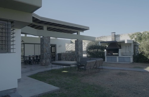 Chacras de Coria Villa | Villa with garden and pool in Chacras de Coria