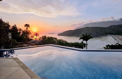 Praia do Cabelo Grande House | Vista cinematográfica com piscina de borda infinita e hidromassagem