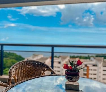 Parque Enseada Apartment | Vista para Oceano e Ar condicionado