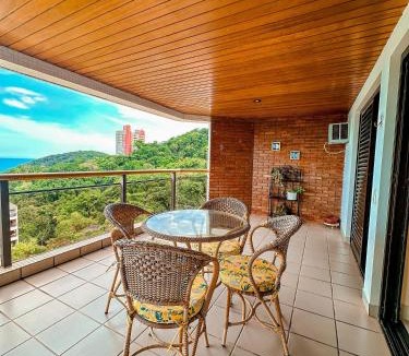 Parque Enseada Apartment | Vista para Oceano e Ar condicionado