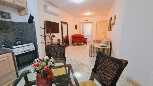 Vila Suica Apartment | Vista Vale Quilombo | 2Q | Perto do Centro