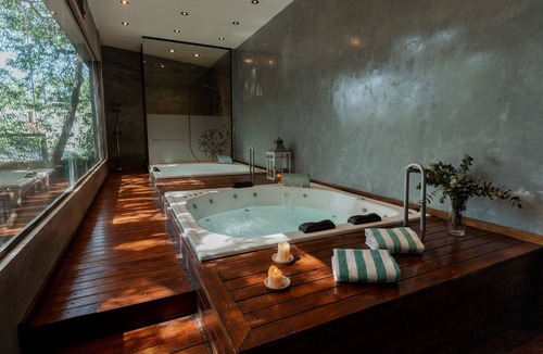 Rio Cuarto Hotel | Wellness Oasis: Heated Indoor Pool, Sauna & Hot Tub | 1.4 Mi to Sarmiento Park