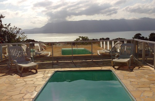 Sao Pedro House | WONDERFUL HOUSE WITH VIEW TO THE SEA WITH SWIMMING POOL AND NEAR THE BEACH OF THE CURRAL.