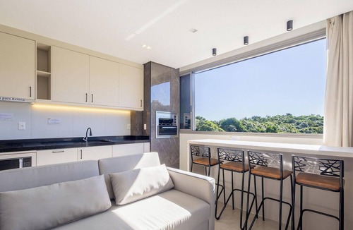 Ze Amandio Apartment | Your Exclusive Stay With Pool and Jacuzzi Just 500 Meters From the Beach - ELF