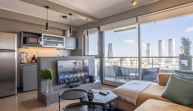 2 Suites Great Views, Pool, Gym in Best Location!