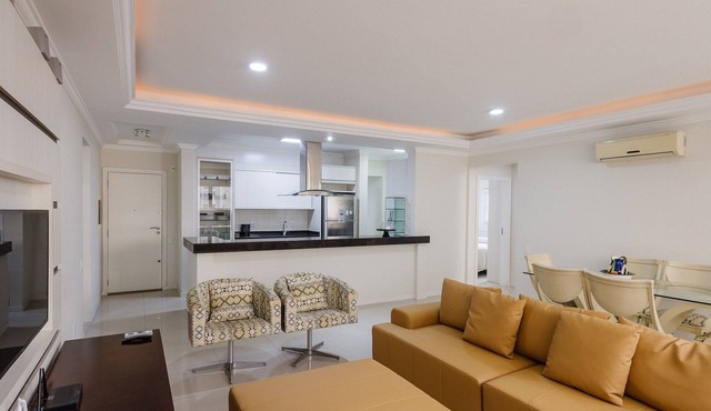 3BR Apt Near Beach & Attractions in BC Pna0402