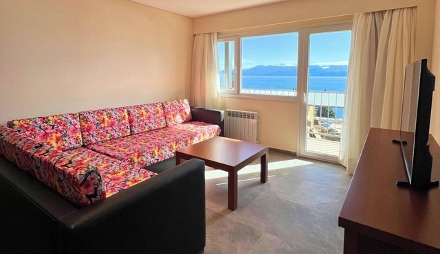 4 Family-Friendly Apartment with Lake View Near Cascada los Alerces & Otto Hill