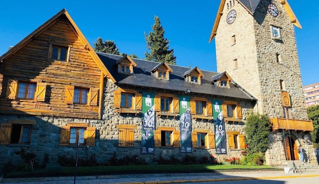 4 Rooms for Groups with Stunning Lake Views, Wellness & Hot Tub w/Breakfast