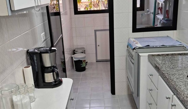 Apto na Enseada, 100 Metros da Praia e do Aquario