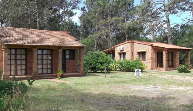 Adi y Dina Cabañas in La Paloma