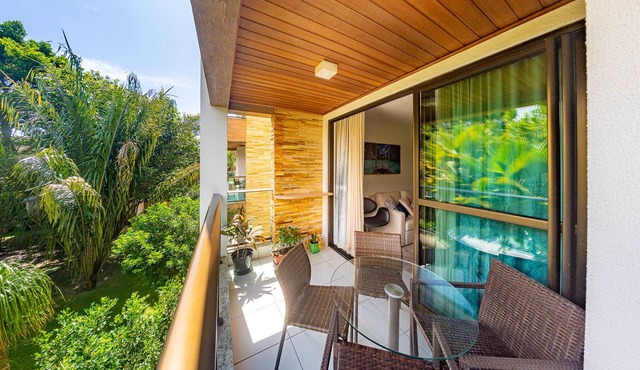 Adorável apartamento em condomínio com piscina