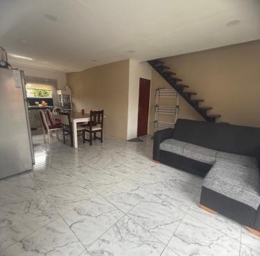 Alquilo casa por día a 10 cuadras del mar zona sur , 2 habitaciones cocina comedor baño entrada para auto , parrilla, para 6 personas