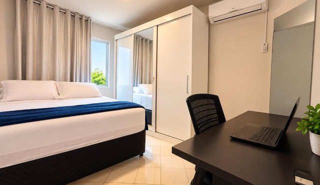 Apartamento 700m da praia, com kit praia, estacionamento e ar condicionado in Florianópolis