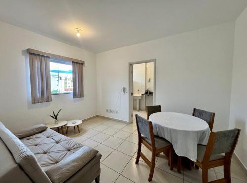 Apartamento de dois quartos com garagem coberta