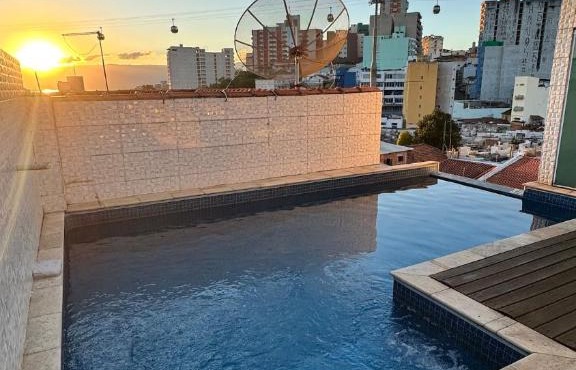Apartamento com piscina privativa 7 minutos da basílica