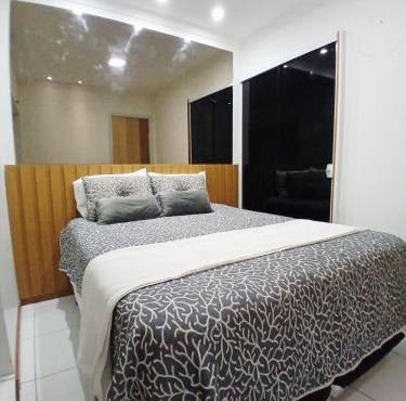 Apartamento de 4QTS a 1200m da Praia de Itapuã
