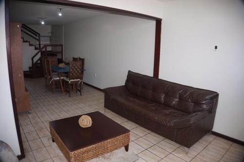 Apartamento Duplex a 500 metros do FIG,acomoda ate 14 hospedes