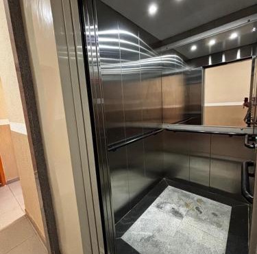 Apartamento Novo e Impecável - 2 quartos com Ar - Para até 6 pessoas - Elevador e 2 Garagens - Zona Sul - Próx Parque UNA e Uberlândia Shopping in Uberlândia