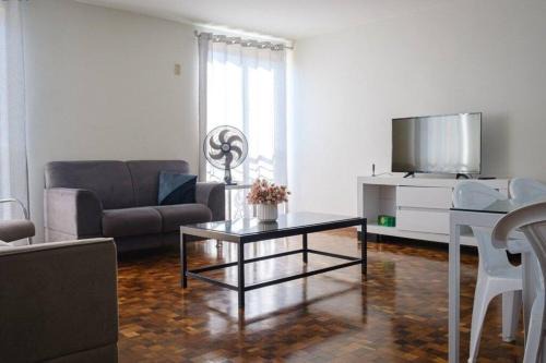Apartamento Suite mais 2 QTS Espaçoso Ar Cond SQ21 in Maringá