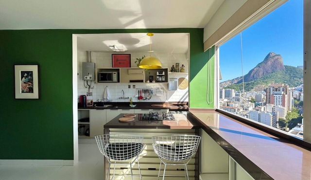 Apartment in Leblon, Rio de Janeiro! Best neighborhood, 2 blocks from the beach. in Rio de Janeiro