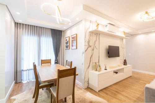 Apto a 150m DA PRAIA e 15min BETO CARREIRO com WI-FI, PISCINA, PORTARIA 24h, PLAYGROUND INFANTIL, QUADRA DE ESPORTES sacada com CHURRASQUEIRA e vaga de GARAGEM