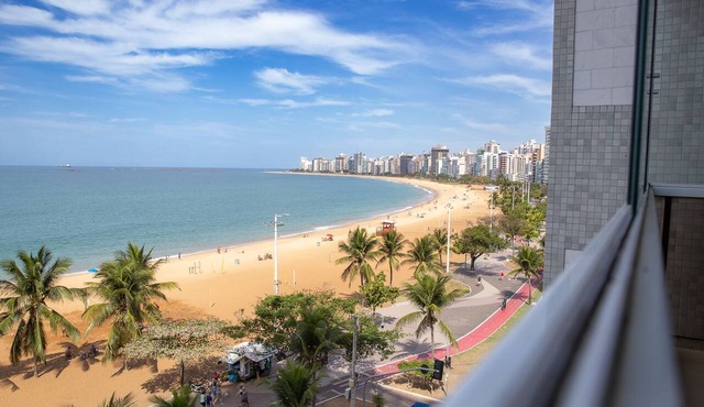 Apto Beira-Mar com Garagem na Praia da Costa