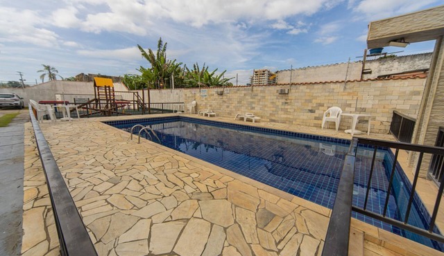 Apto com Piscina e Vaga a 750m da Praia da Enseada