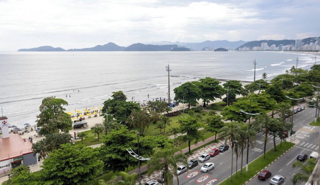 Apto confortável com linda vista frente para o mar