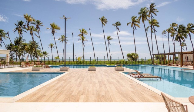 Apto Pé na Areia com Piscina, Academia e Hidro