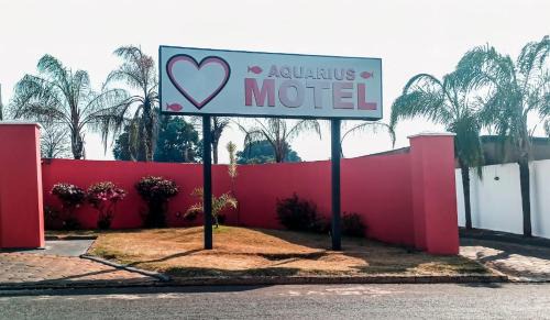 Aquarius Motel II