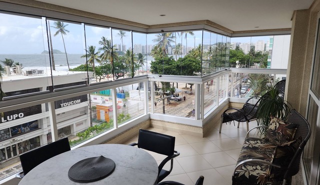 Beachfront Apartment in Pitangueiras Beach, Guarujá - Maison La Plage Building