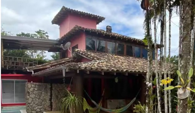 Beachfront house with pool, sauna, barbecue, 1 minute from the sand. in Praia do Itamambuca