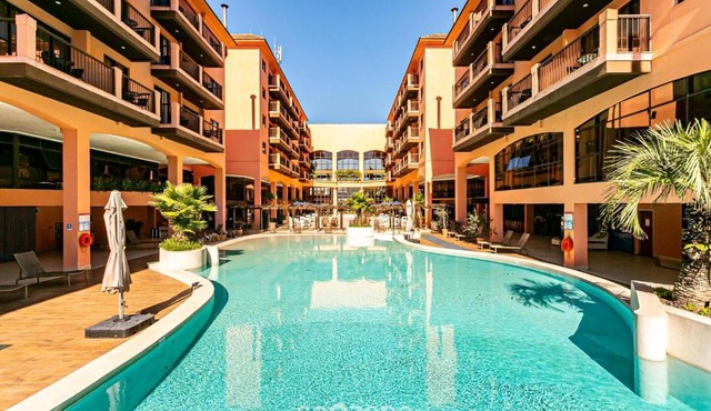 Beachfront Resort Suite w/Pool JBV227
