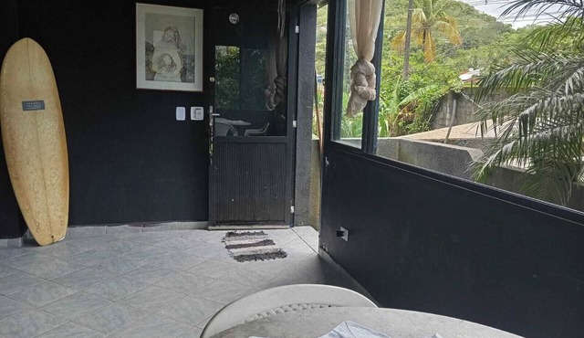 Beachfront suite in a family home in Maresias: Cross the street and experience the beach!