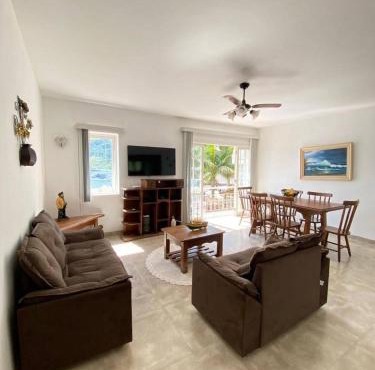 Beautiful 3 Bedrooms with Barbecue Deck Angra Pool in Angra dos Reis