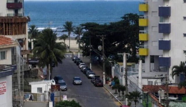 Beautiful apartment in Praia Grande with ocean view and free parking.