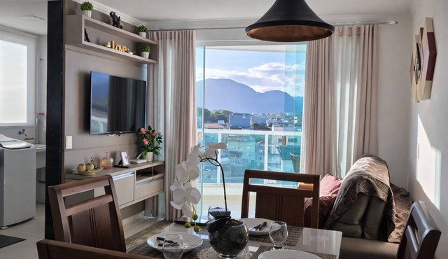 Beautiful apartment with 2 bedrooms (1 suite), garage and mountain views.