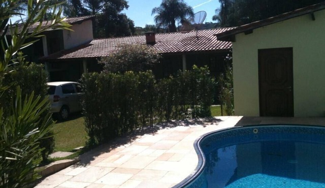 Beautiful country house surrounded by nature, with swimming pool, barbecue, fireplace and Wi-Fi.