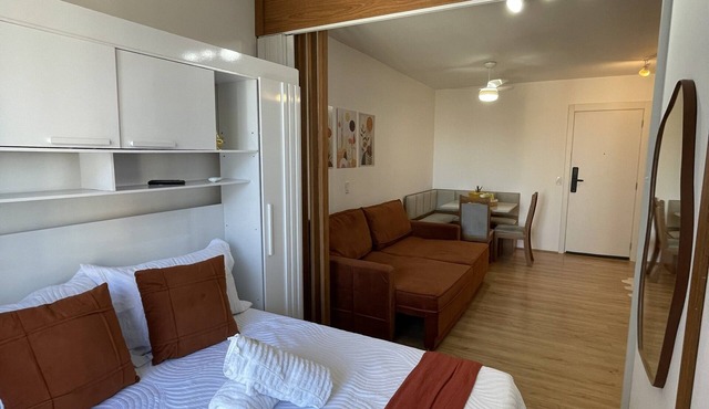 Beautiful studio apartment with incredible views of Guanabara Bay, with air conditioning and a swimming pool! in Rio de Janeiro