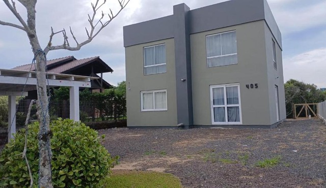 Bela Casa em meio a natureza e perto do mar
