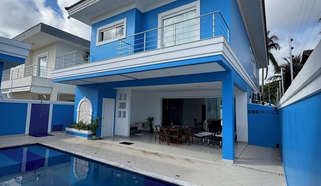 Spacious Residence with Pool in Praia do Mar Casado/Pernambuco Guarujá in Balneario Praia do Pernambuco Guarujá