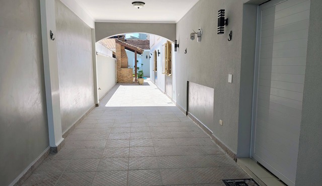 Smart house with 5 suites | 2 blocks from Enseada beach