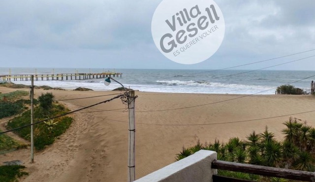 Bright beachfront apartment with ocean view