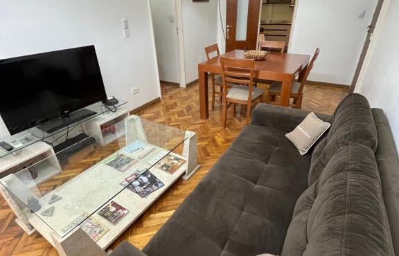 Cálido y Amplio Apartamento en Belgrano
