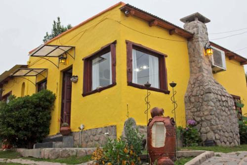 Calefaccionadas cabañas con vista a las montañas - Cabañas del sol