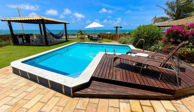 Casa a beira mar com 4 suites e muito conforto
